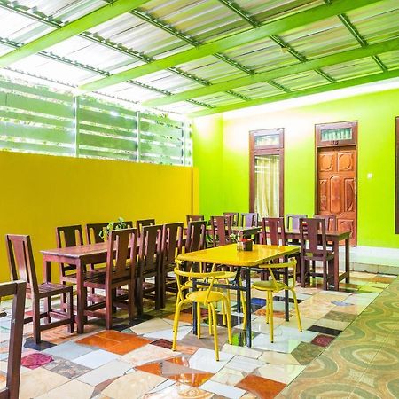 Super Oyo 1682 Greenia Hotel Kupang  Exteriör bild
